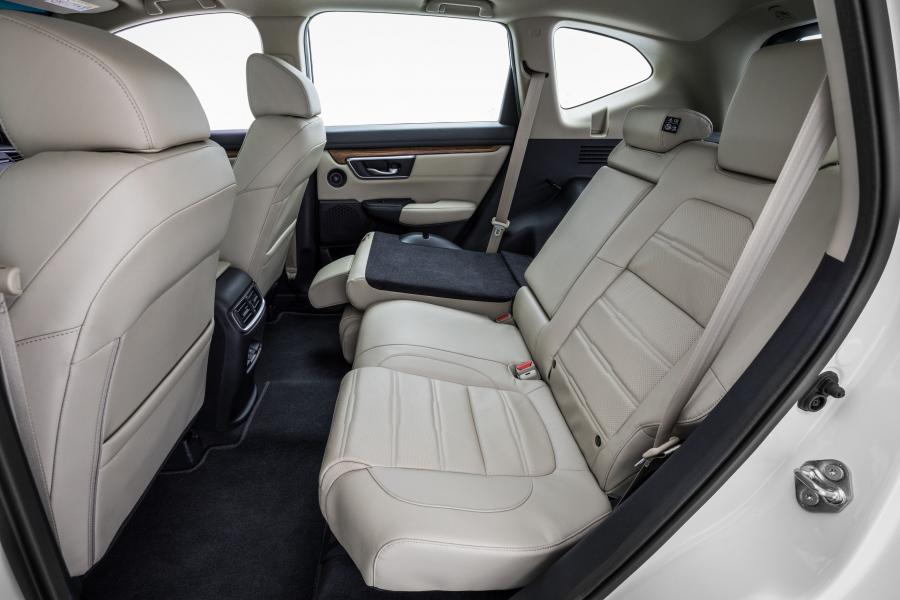 Интерьер Honda CR-V 2018 года  (LA) (фото 7 из 12)